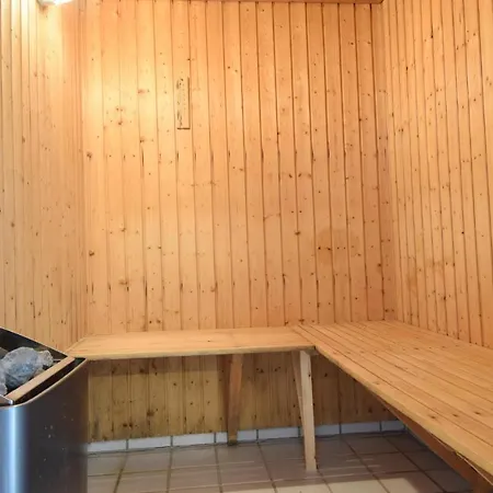 Five Bedroom Holiday In Blavand